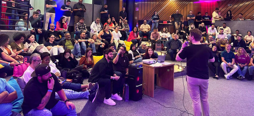 Gabriel Sendacz, fundados da Cayena como palestrante no conexão Cayena